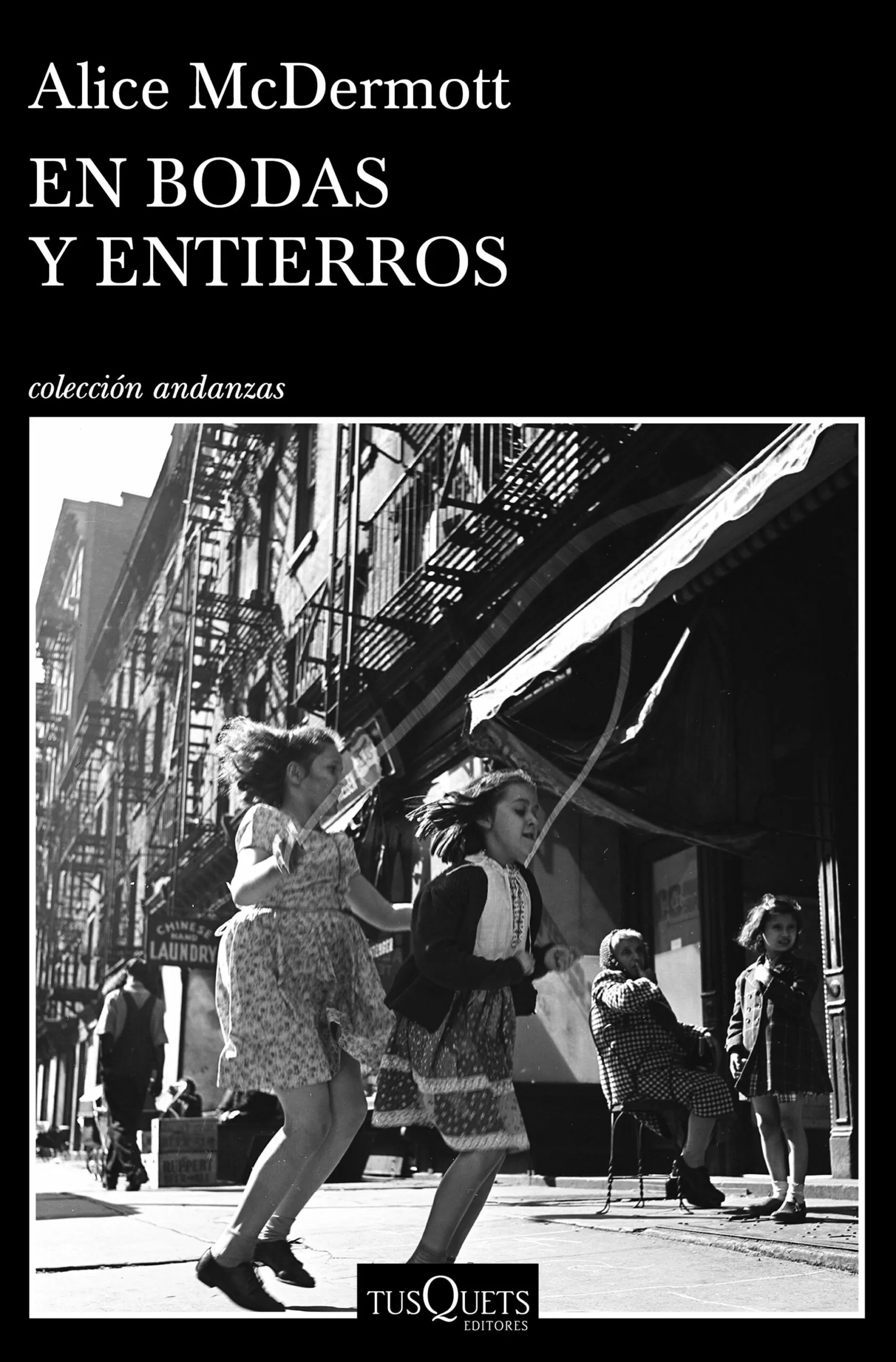 Portada del Libro En Bodas Y Entierros de Alice Mcdermott - 9788490667736
