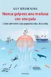 Portada del Libro Nunca Golpees Una Medusa Con Una Pala: Como Sobrevivir A Los Pequ Eños de Guy Browning - 9788483076941